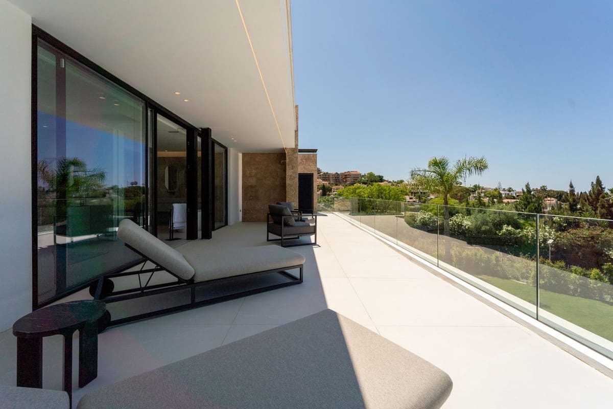 5 soverom Villa til salgs i Nueva Andalucia med svømmebasseng garasje - € 4 700 000 (Ref: 9038141)