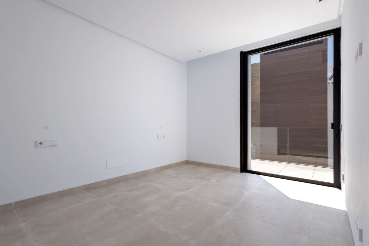 4 soveværelse Villa til salg i Golden Mile med swimmingpool garage - € 4.300.000 (Ref: 9038145)