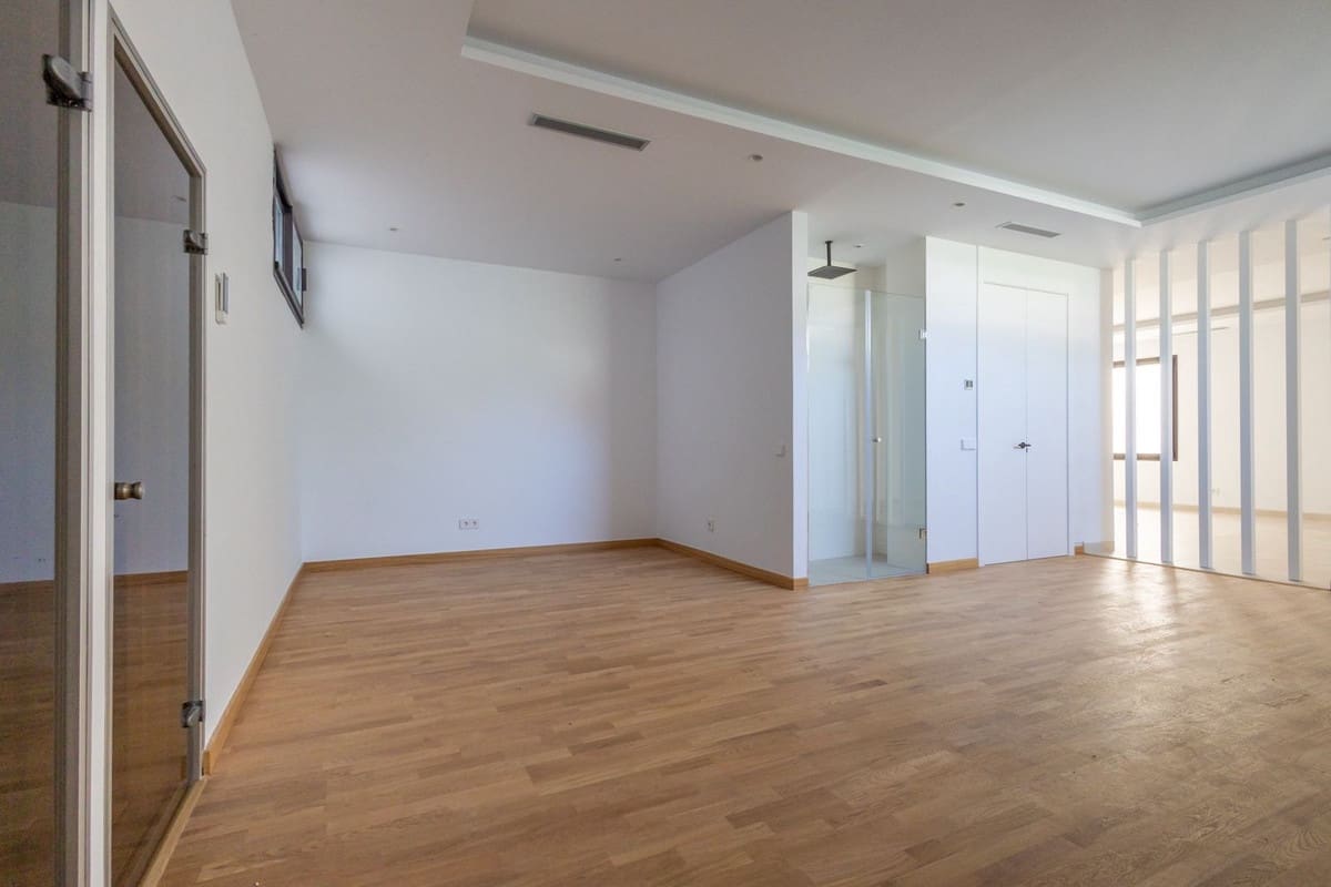 4 soveværelse Villa til salg i Golden Mile med swimmingpool garage - € 4.300.000 (Ref: 9038145)