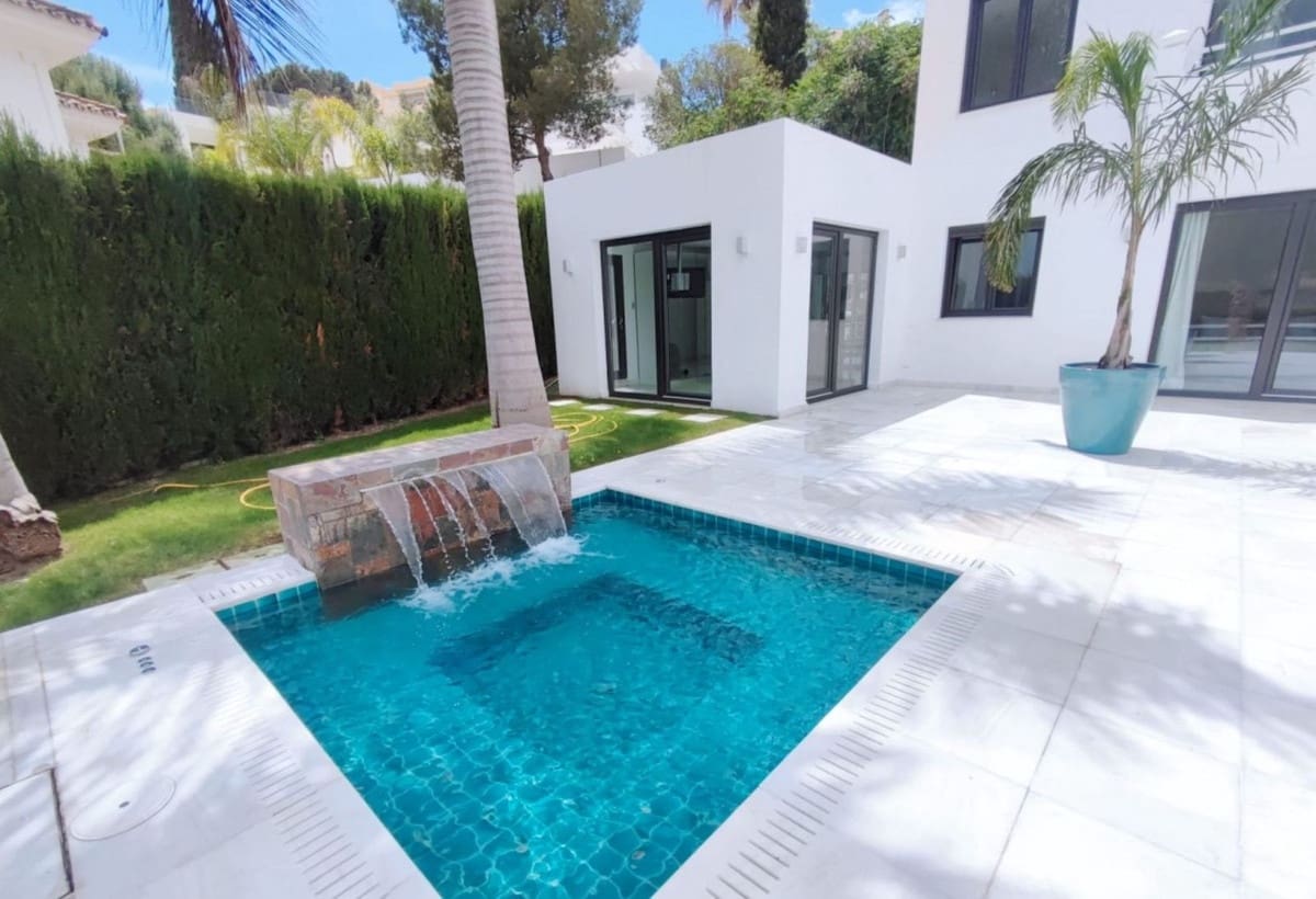 5 soverom Villa til salgs i Nueva Andalucia med svømmebasseng garasje - € 4 495 000 (Ref: 9038147)