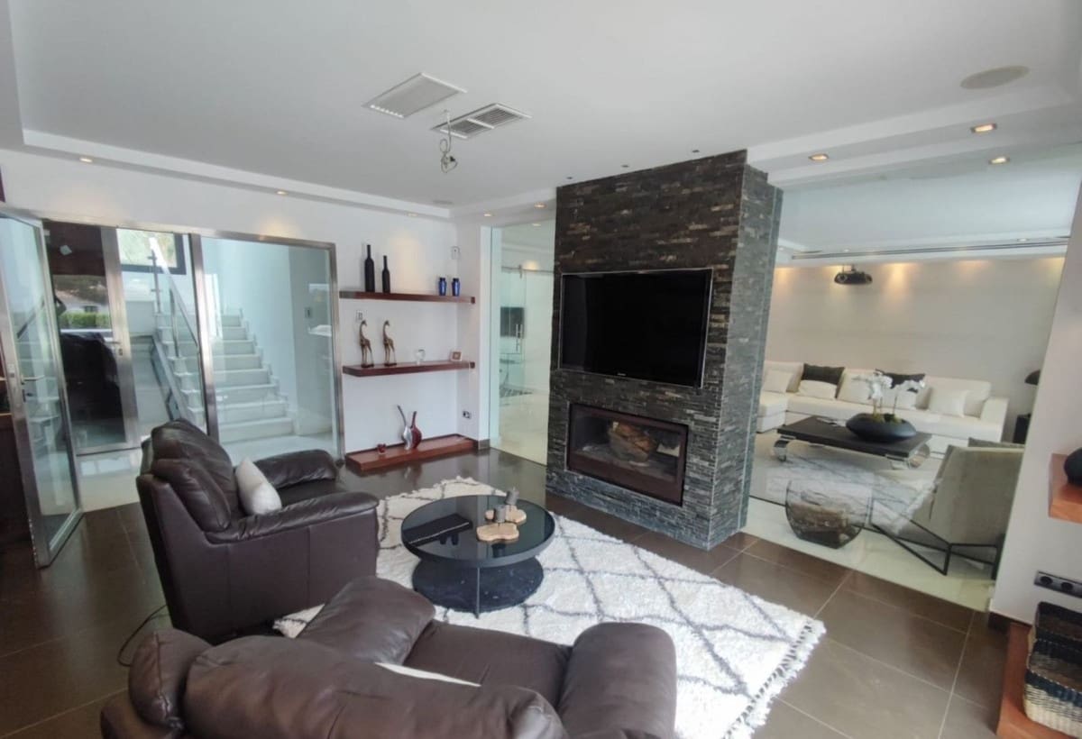 5 soverom Villa til salgs i Nueva Andalucia med svømmebasseng garasje - € 4 495 000 (Ref: 9038147)