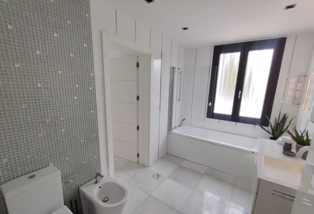 5 soverom Villa til salgs i Nueva Andalucia med svømmebasseng garasje - € 4 495 000 (Ref: 9038147)