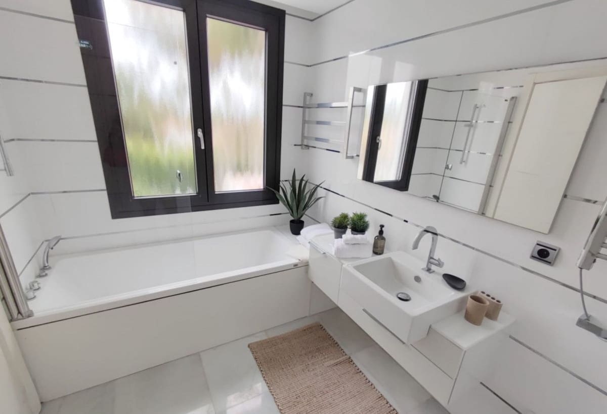 5 soverom Villa til salgs i Nueva Andalucia med svømmebasseng garasje - € 4 495 000 (Ref: 9038147)