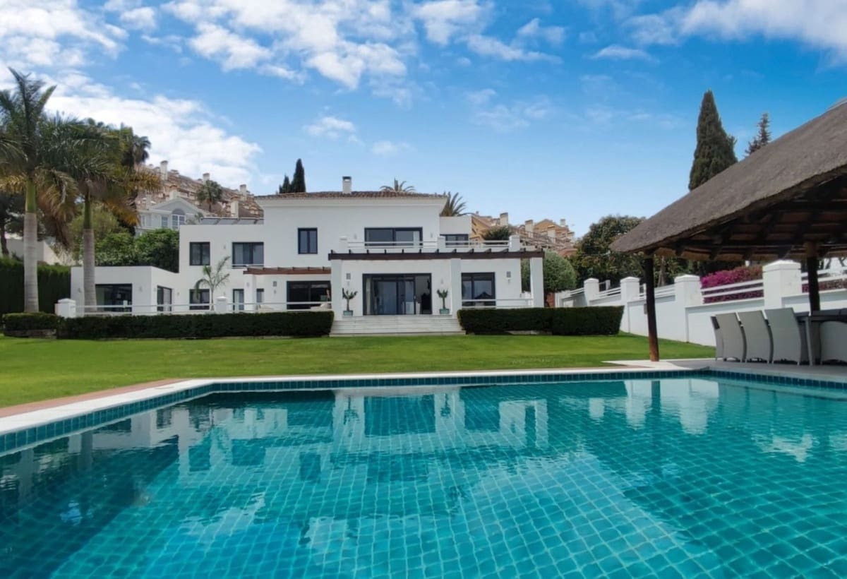 5 soverom Villa til salgs i Nueva Andalucia med svømmebasseng garasje - € 4 495 000 (Ref: 9038147)