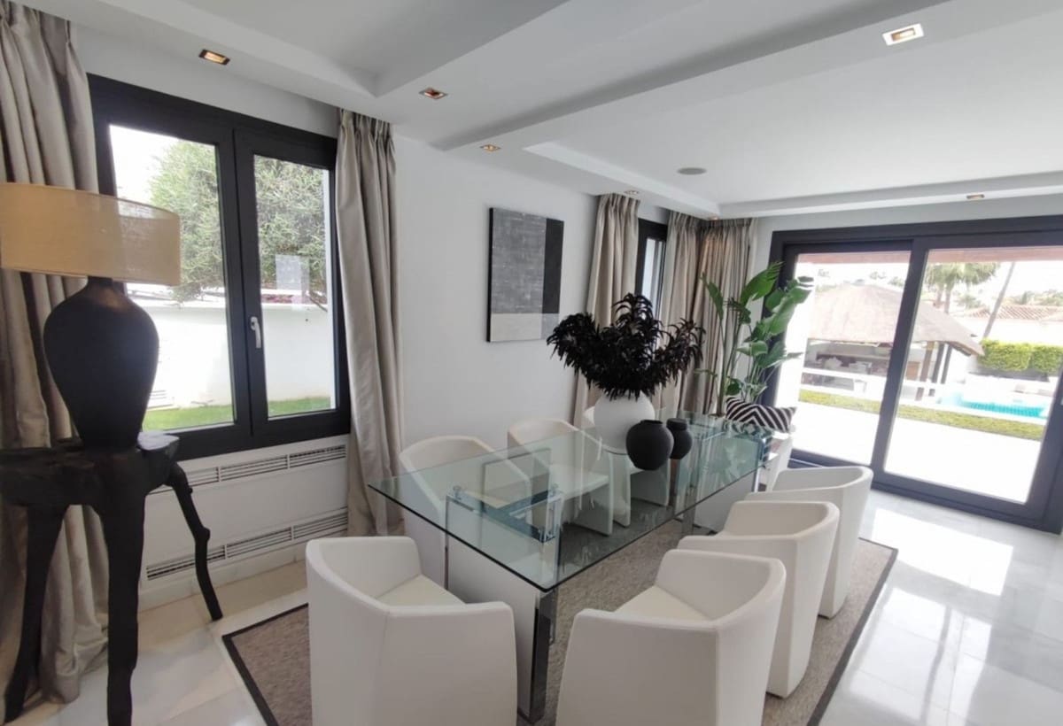 5 soverom Villa til salgs i Nueva Andalucia med svømmebasseng garasje - € 4 495 000 (Ref: 9038147)