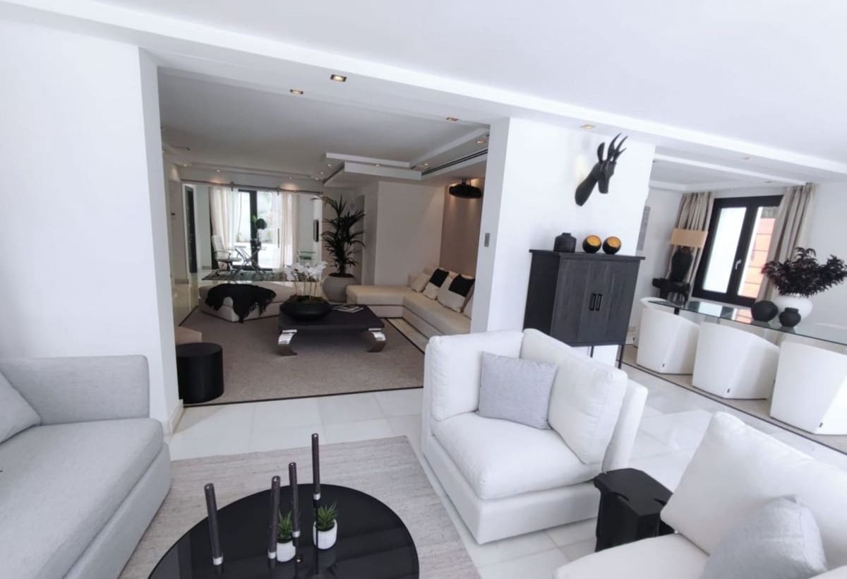 5 soverom Villa til salgs i Nueva Andalucia med svømmebasseng garasje - € 4 495 000 (Ref: 9038147)