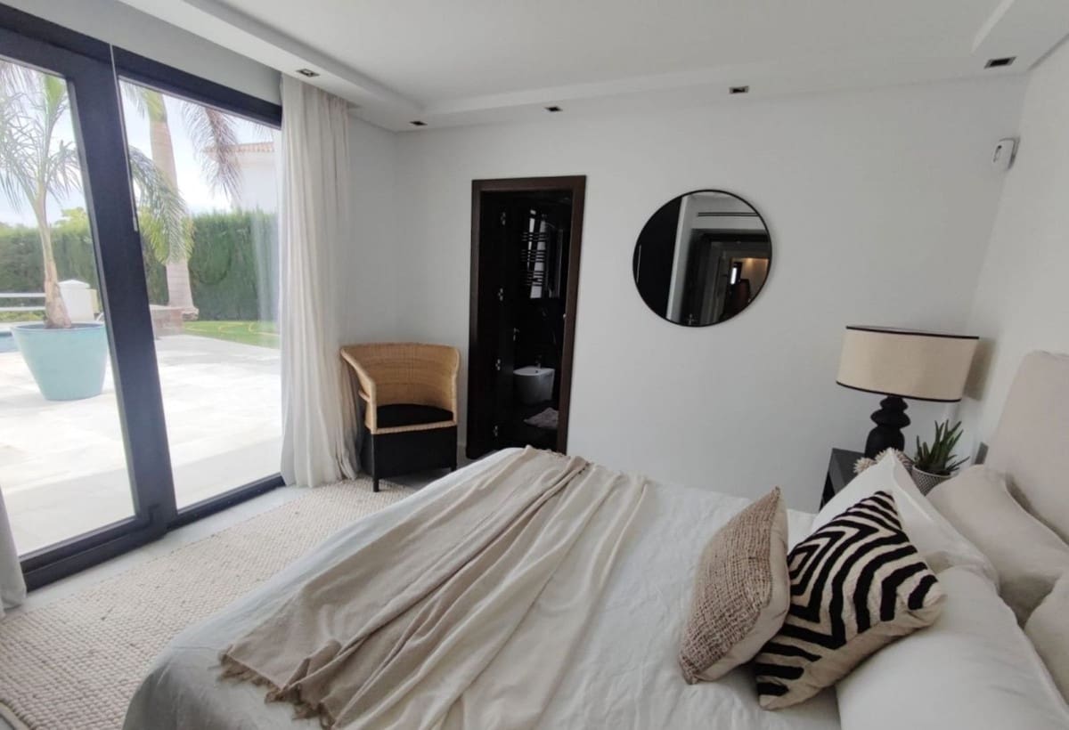 5 soverom Villa til salgs i Nueva Andalucia med svømmebasseng garasje - € 4 495 000 (Ref: 9038147)