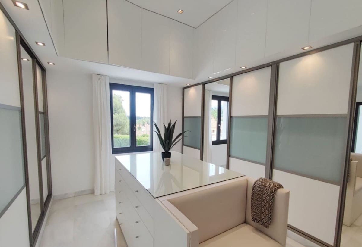 5 soverom Villa til salgs i Nueva Andalucia med svømmebasseng garasje - € 4 495 000 (Ref: 9038147)