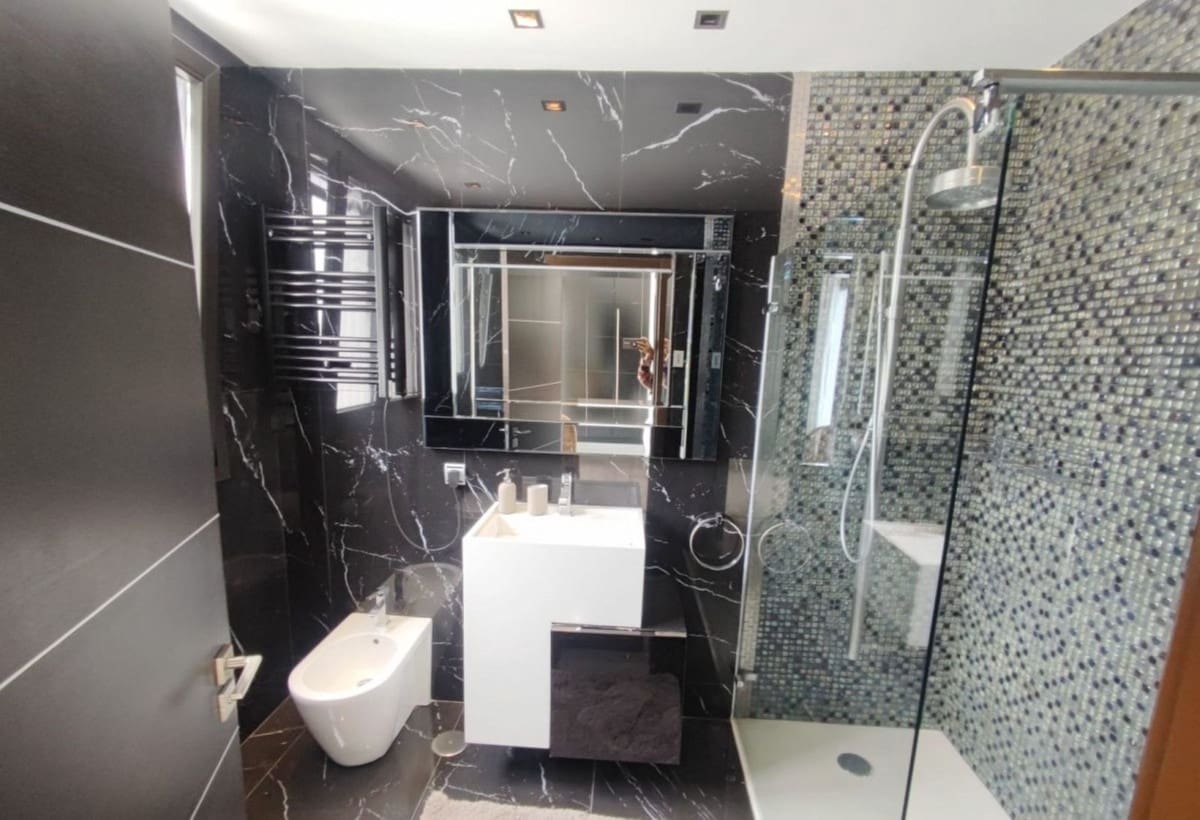 5 soverom Villa til salgs i Nueva Andalucia med svømmebasseng garasje - € 4 495 000 (Ref: 9038147)