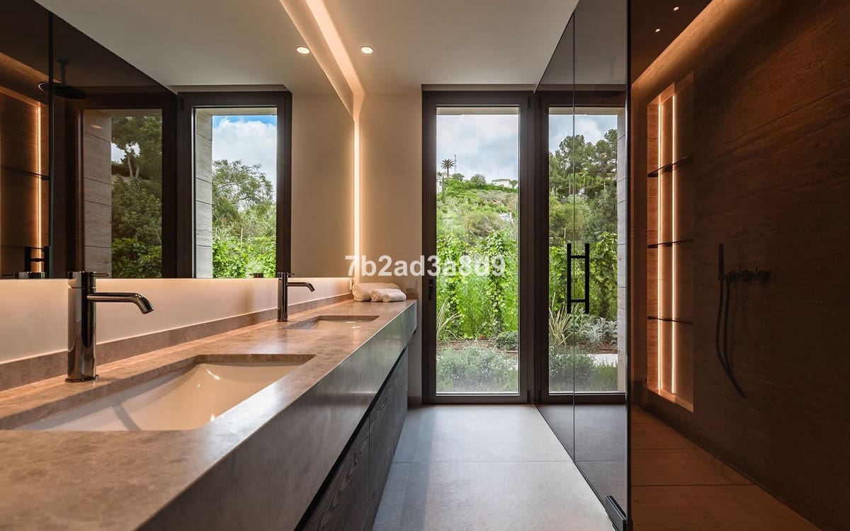 5 sypialnia Willa na sprzedaż w El Paraiso z basenem garażem - 4 990 000 € (Ref: 9038152)