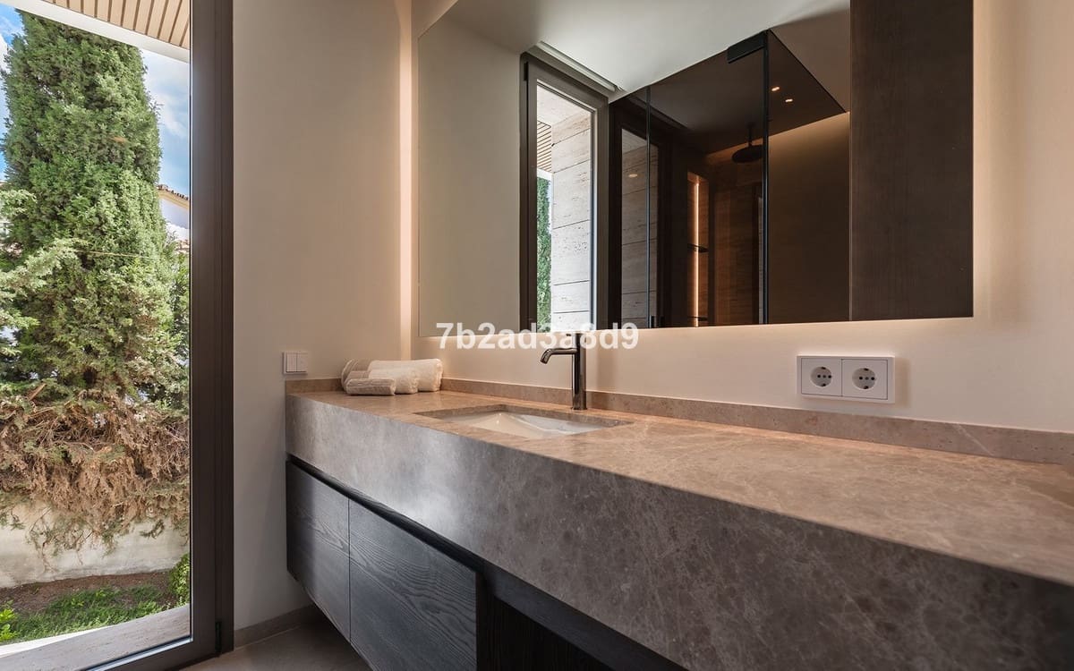 5 sypialnia Willa na sprzedaż w El Paraiso z basenem garażem - 4 990 000 € (Ref: 9038152)