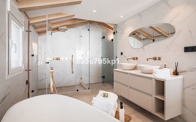 4 soveværelse Penthouse til salg i Puerto Banus, Marbella - € 3.750.000 (Ref: 9038158)