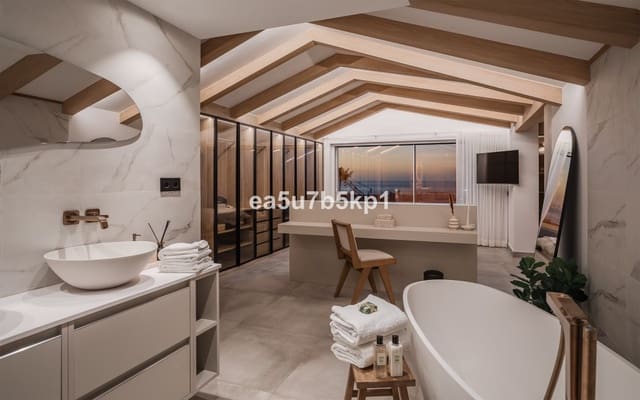 4 soveværelse Penthouse til salg i Puerto Banus, Marbella - € 3.750.000 (Ref: 9038158)