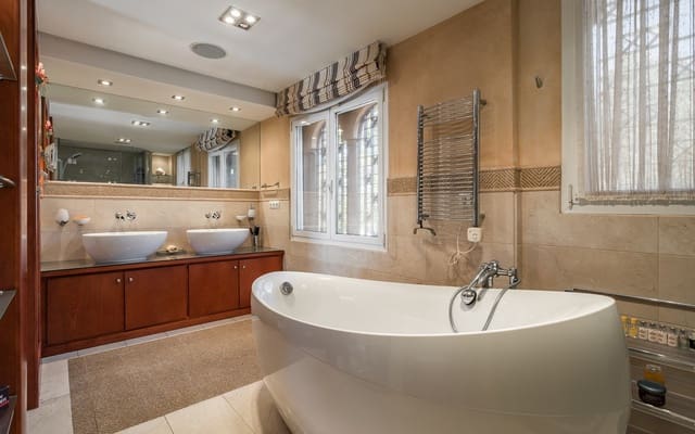 8 makuuhuone Huvila myytävänä paikassa Lomas De Marbella, Marbella mukana uima-altaan - 8 400 000 € (Ref: 9038159)