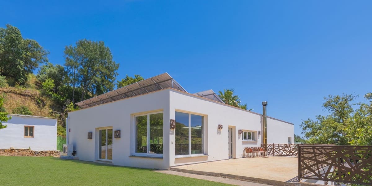 Ubebygd land til salgs i Estepona - € 3 500 000 (Ref: 9038160)