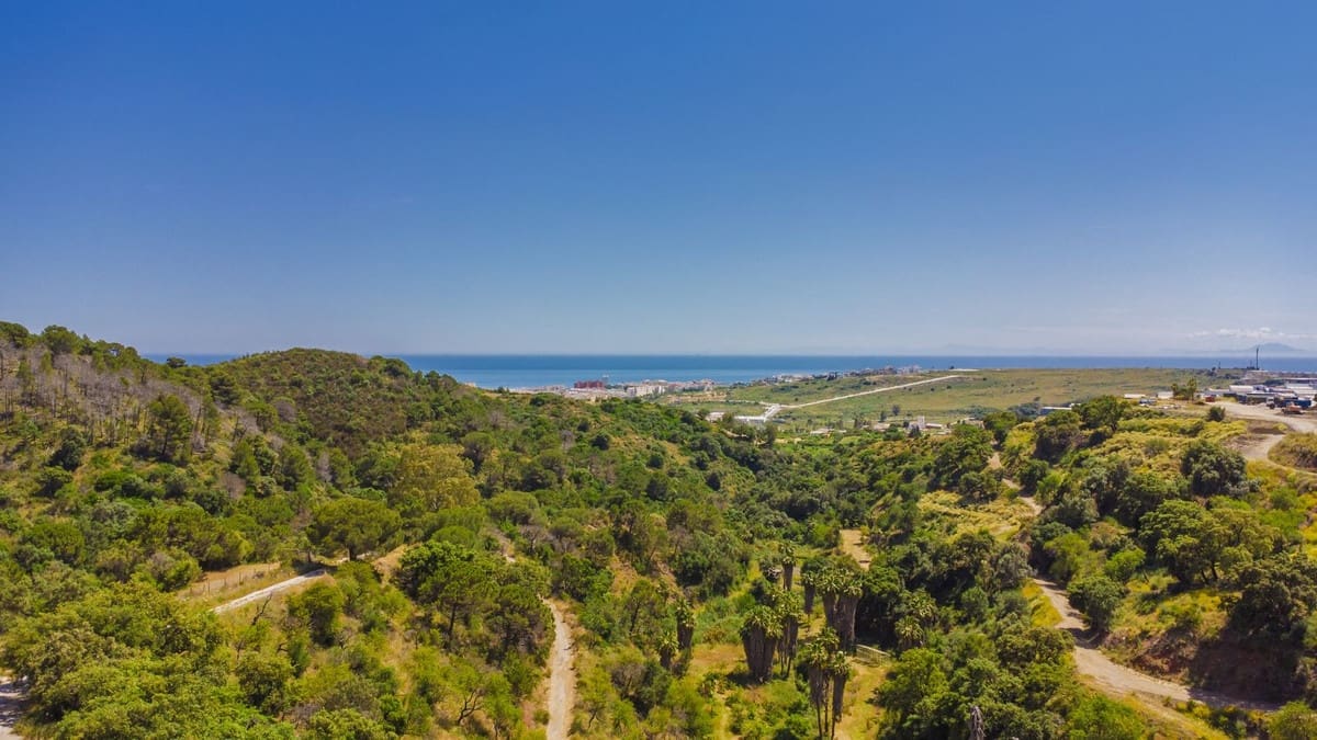 Ubebygd land til salgs i Estepona - € 3 500 000 (Ref: 9038160)