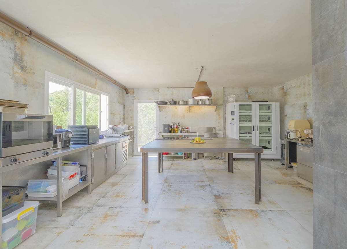 Ubebygd land til salgs i Estepona - € 3 500 000 (Ref: 9038160)