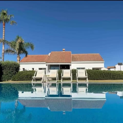 6 bedroom Villa for sale in Manilva Pueblo, Manilva with pool - € 2,500,000 (Ref: 9038165)