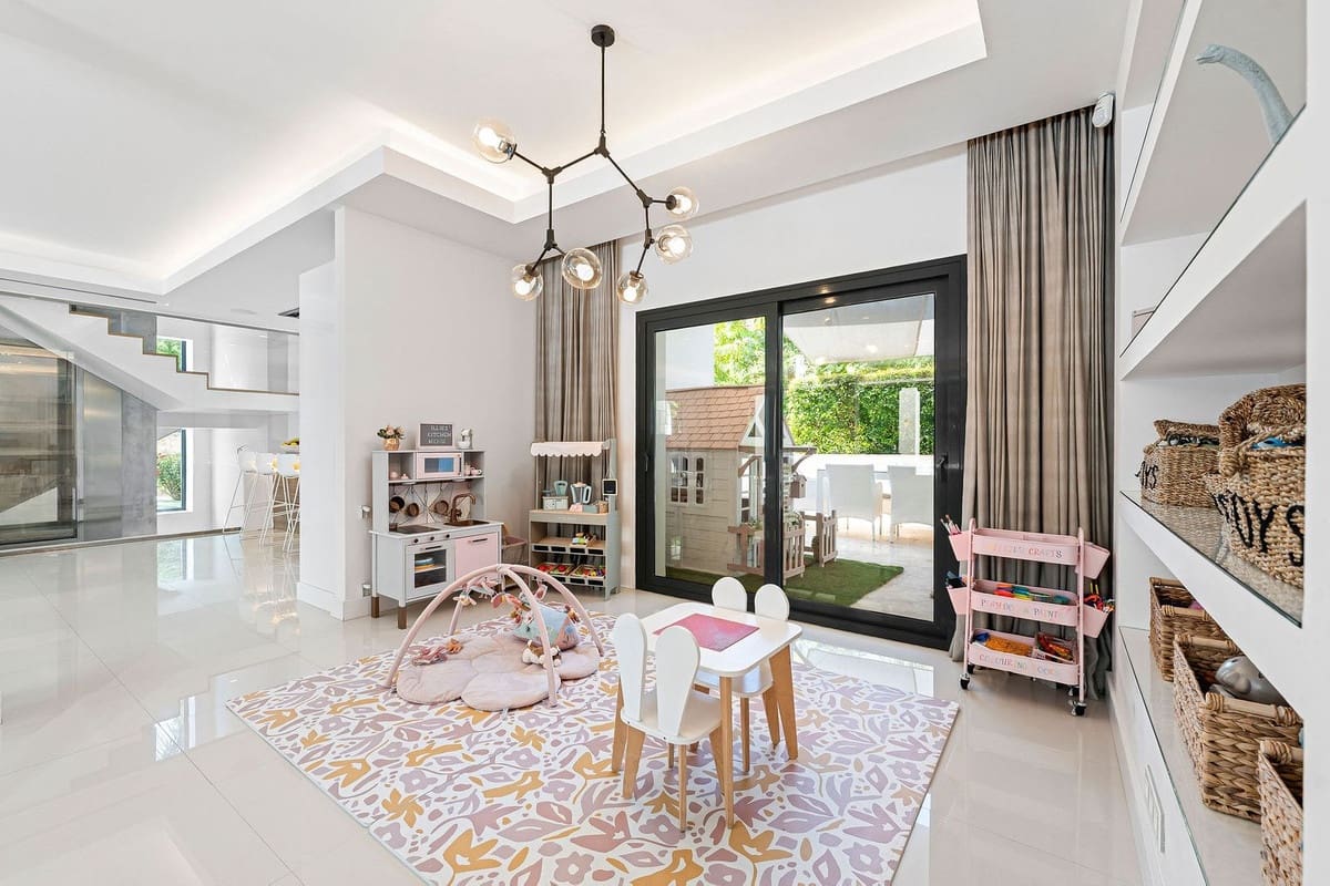 5 sypialnia Willa na sprzedaż w La Quinta z basenem garażem - 3 750 000 € (Ref: 9038175)