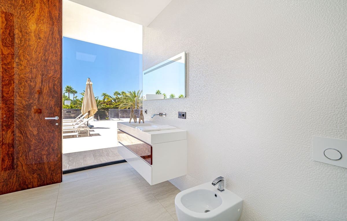 5 soverom Villa til salgs i Nueva Andalucia med svømmebasseng garasje - € 4 700 000 (Ref: 9038178)