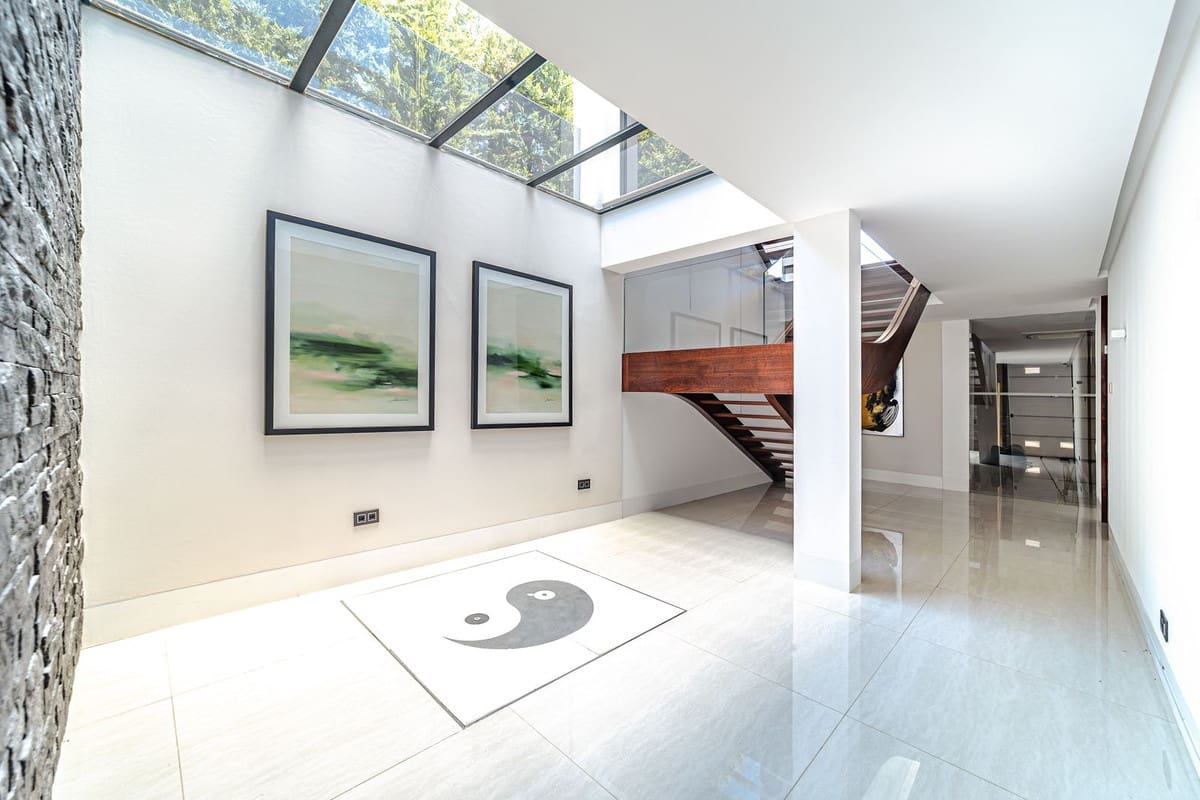 5 soverom Villa til salgs i Nueva Andalucia med svømmebasseng garasje - € 4 700 000 (Ref: 9038178)