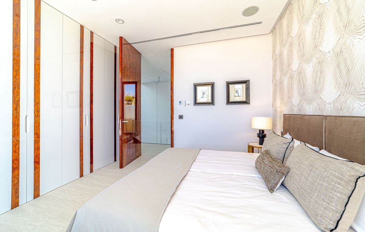 5 soverom Villa til salgs i Nueva Andalucia med svømmebasseng garasje - € 4 700 000 (Ref: 9038178)