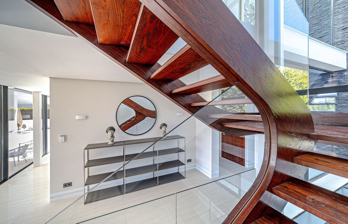 5 soverom Villa til salgs i Nueva Andalucia med svømmebasseng garasje - € 4 700 000 (Ref: 9038178)