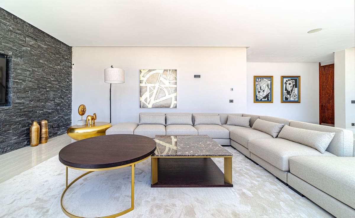 5 soverom Villa til salgs i Nueva Andalucia med svømmebasseng garasje - € 4 700 000 (Ref: 9038178)