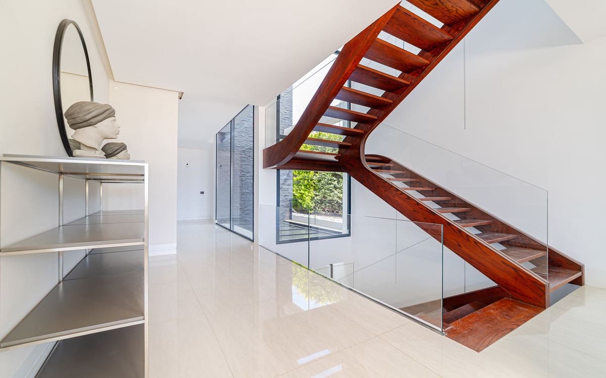 5 soverom Villa til salgs i Nueva Andalucia med svømmebasseng garasje - € 4 700 000 (Ref: 9038178)