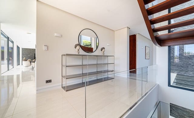 5 soverom Villa til salgs i Las Brisas, Marbella med svømmebasseng garasje - € 4 700 000 (Ref: 9038178)