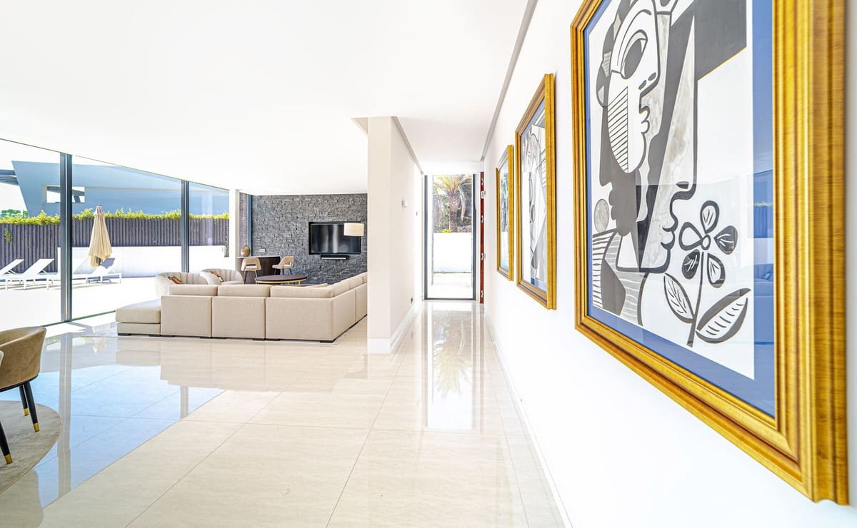 5 soverom Villa til salgs i Nueva Andalucia med svømmebasseng garasje - € 4 700 000 (Ref: 9038178)