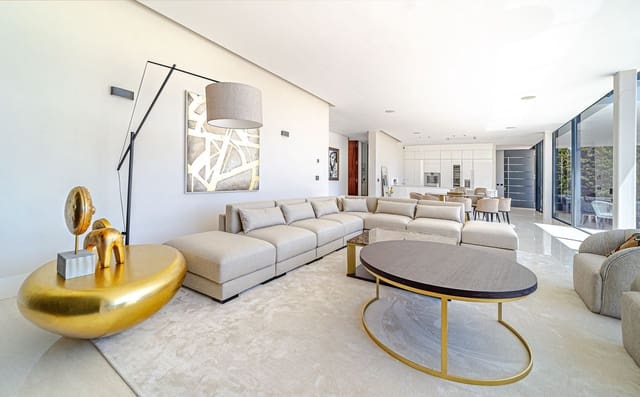 5 soverom Villa til salgs i Las Brisas, Marbella med svømmebasseng garasje - € 4 700 000 (Ref: 9038178)