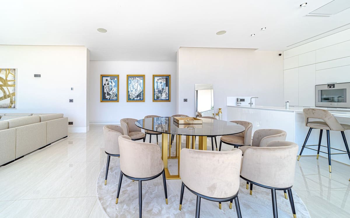 5 soverom Villa til salgs i Nueva Andalucia med svømmebasseng garasje - € 4 700 000 (Ref: 9038178)