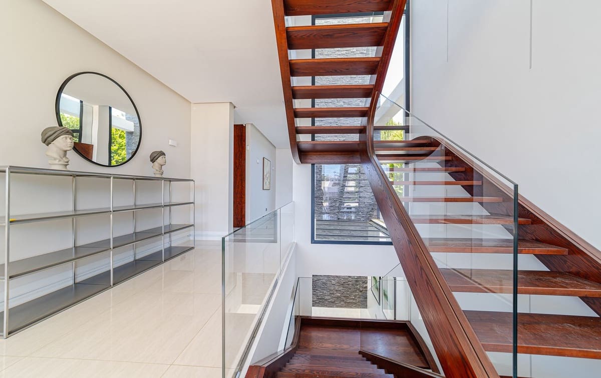 5 soverom Villa til salgs i Nueva Andalucia med svømmebasseng garasje - € 4 700 000 (Ref: 9038178)