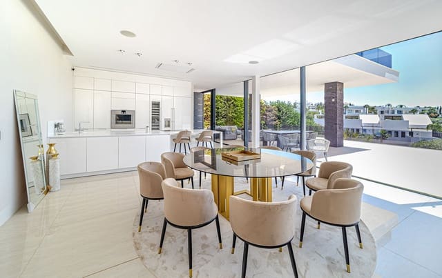 5 soverom Villa til salgs i Las Brisas, Marbella med svømmebasseng garasje - € 4 700 000 (Ref: 9038178)