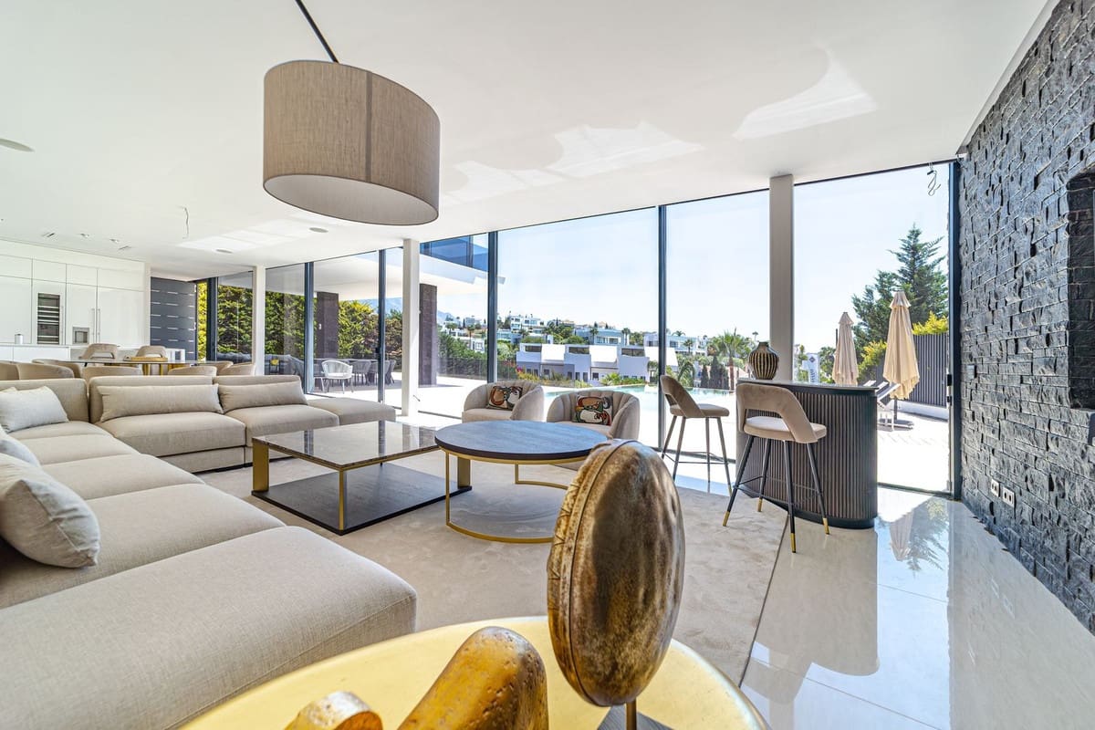 5 soverom Villa til salgs i Nueva Andalucia med svømmebasseng garasje - € 4 700 000 (Ref: 9038178)