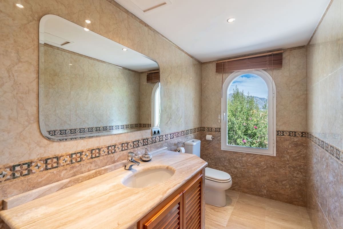 5 sypialnia Willa na sprzedaż w Benahavis z basenem - 5 250 000 € (Ref: 9038187)