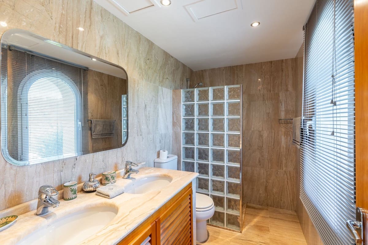 5 sypialnia Willa na sprzedaż w Benahavis z basenem - 5 250 000 € (Ref: 9038187)