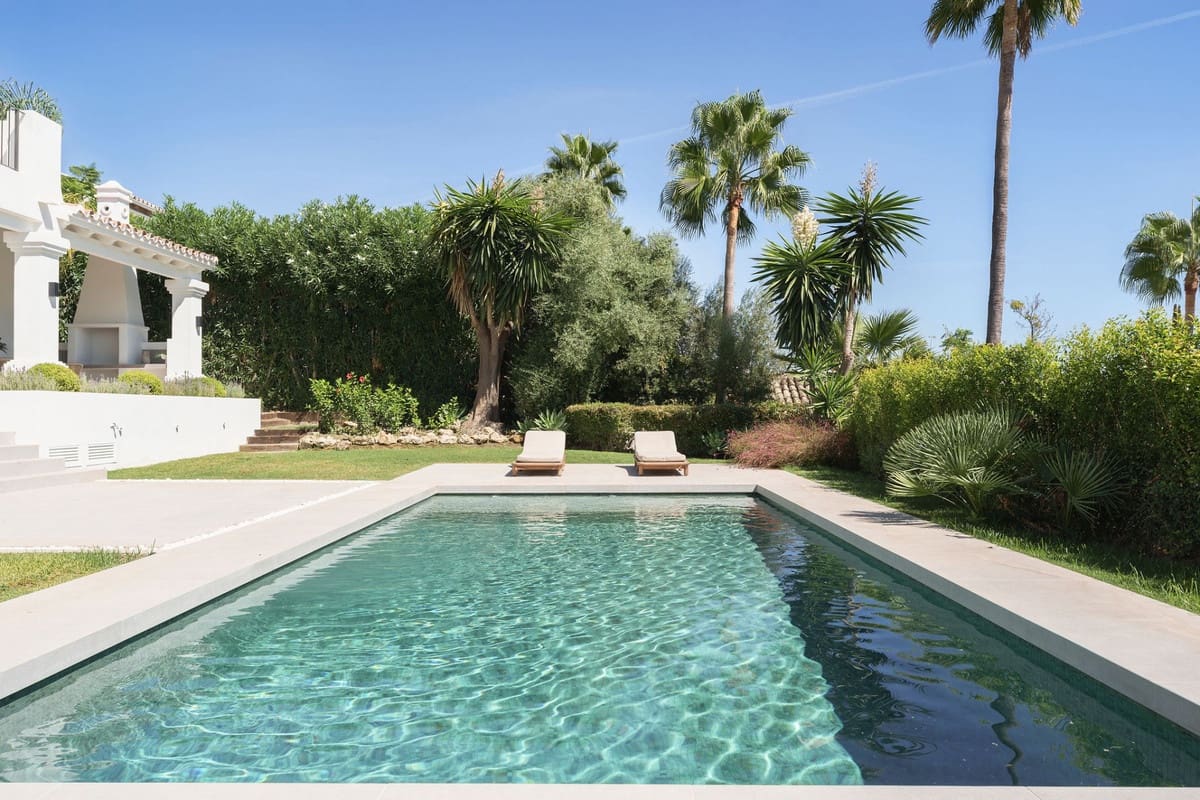 5 makuuhuone Huvila myytävänä paikassa Nueva Andalucia mukana uima-altaan - 4 695 000 € (Ref: 9038196)