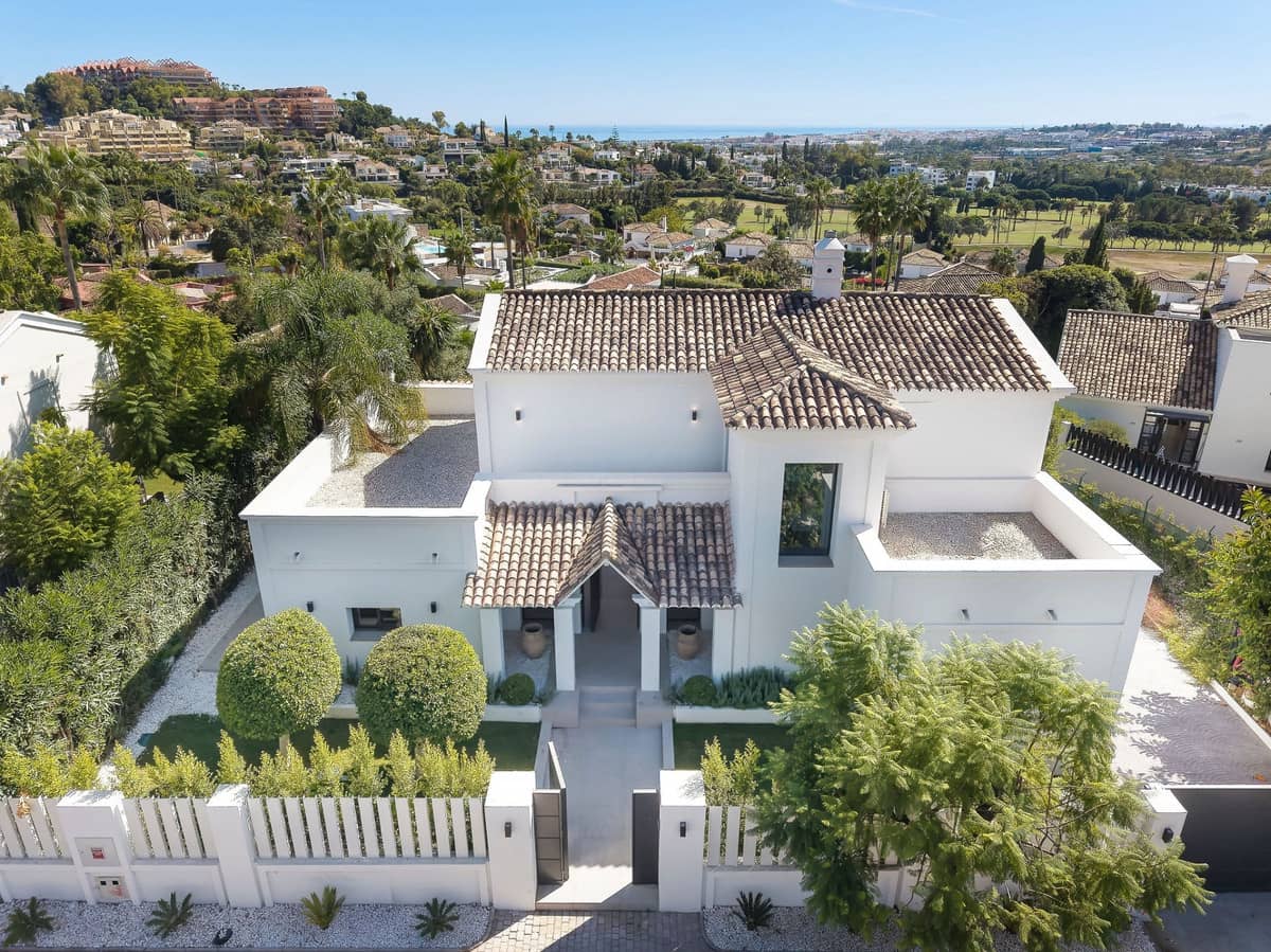 5 makuuhuone Huvila myytävänä paikassa Nueva Andalucia mukana uima-altaan - 4 695 000 € (Ref: 9038196)