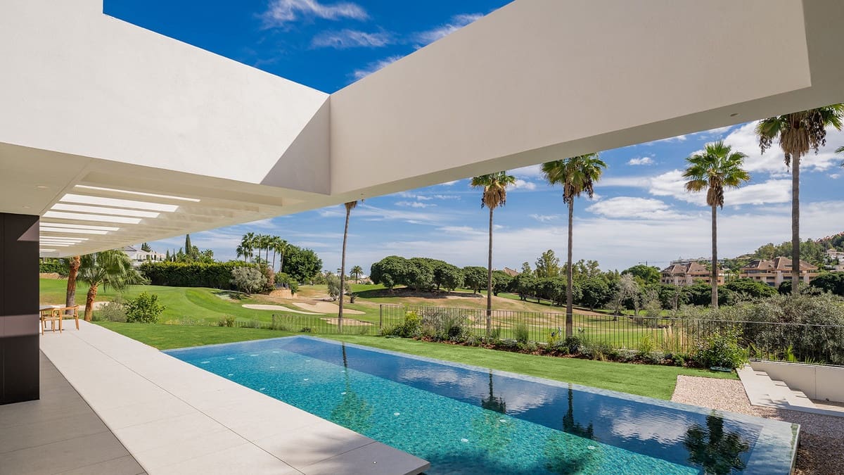 4 soverom Villa til salgs i Nueva Andalucia med svømmebasseng - € 5 975 000 (Ref: 9038200)