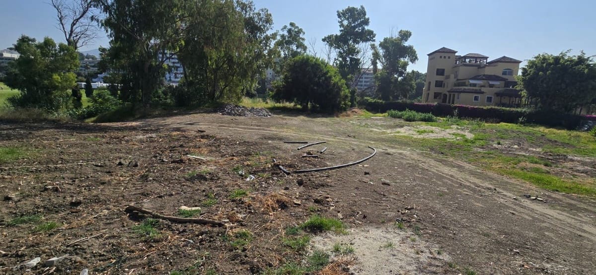 Rakentamaton maa myytävänä paikassa Guadalmina - 9 651 000 € (Ref: 9153755)