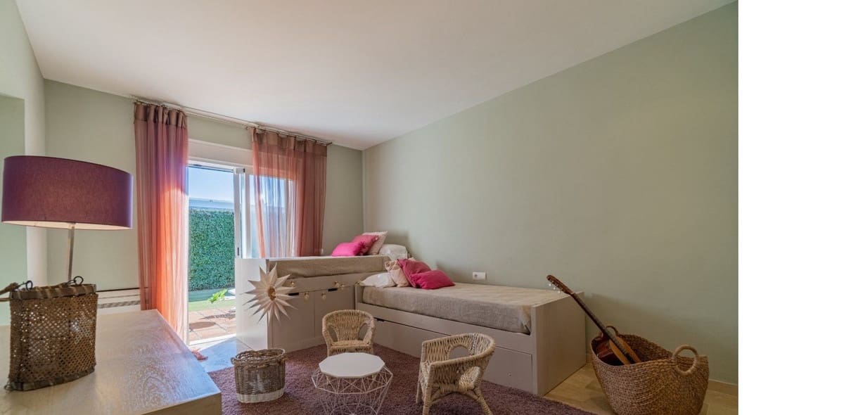 5 soverom Villa til salgs i Sotogrande med svømmebasseng garasje - € 2 650 000 (Ref: 9153764)