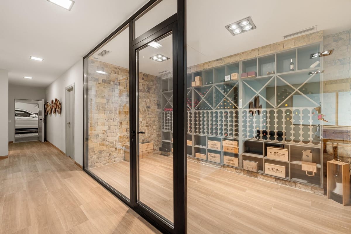 7 soverom Villa til salgs i Marbella med svømmebasseng garasje - € 7 950 000 (Ref: 9156035)