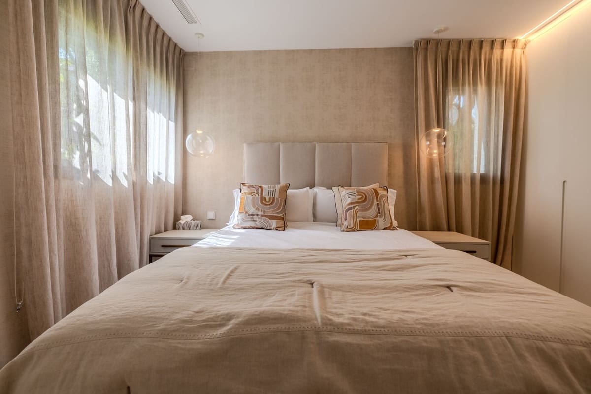 4 sypialnia Willa na sprzedaż w Puerto Banus z basenem garażem - 3 200 000 € (Ref: 9156038)