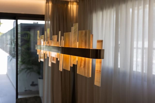 4 sypialnia Willa na sprzedaż w Puerto Banus, Marbella z basenem garażem - 3 200 000 € (Ref: 9156038)