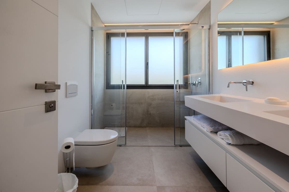 4 sypialnia Willa na sprzedaż w Puerto Banus z basenem garażem - 3 200 000 € (Ref: 9156038)