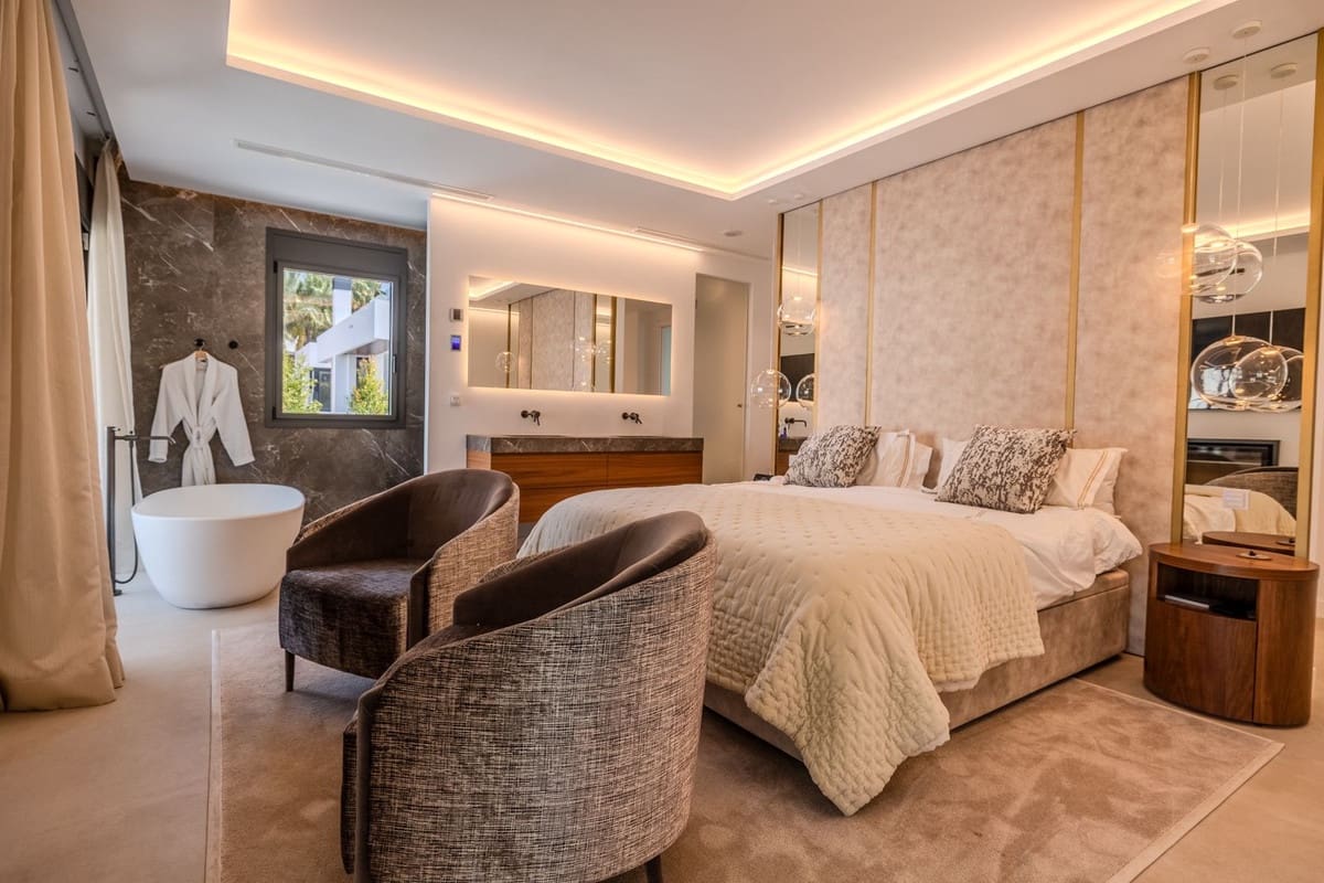 4 sypialnia Willa na sprzedaż w Puerto Banus z basenem garażem - 3 200 000 € (Ref: 9156038)