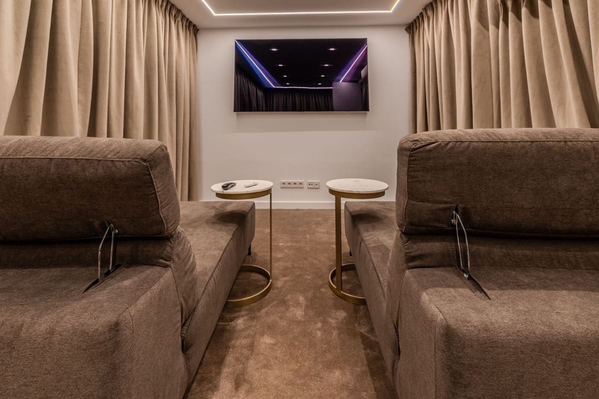 4 sypialnia Willa na sprzedaż w Puerto Banus z basenem garażem - 3 200 000 € (Ref: 9156038)