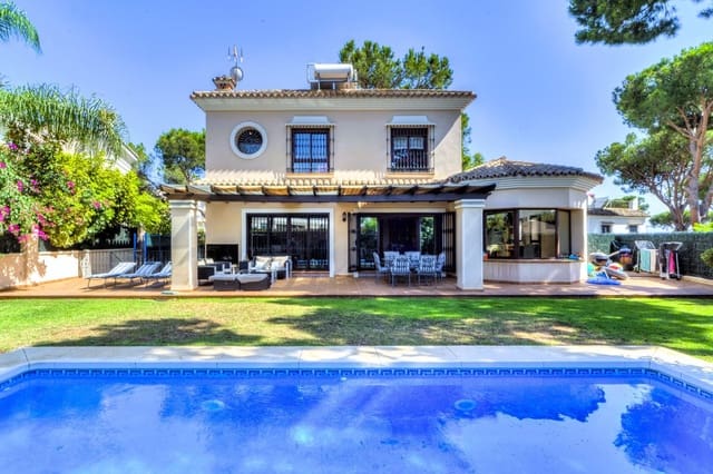 4 soveværelse Villa til salg i Las Chapas, Marbella med swimmingpool garage - € 2.195.000 (Ref: 9156047)